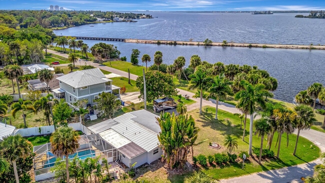 Building Photo - 4408 E Riverside Dr