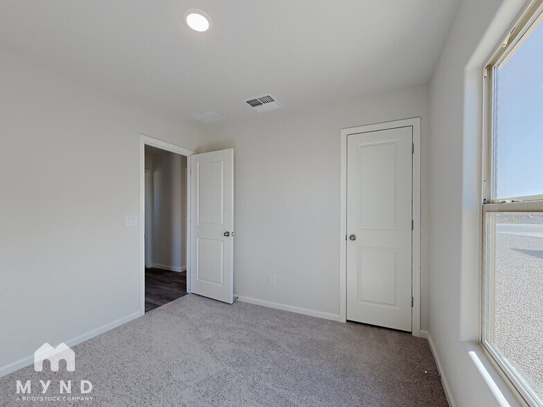 Building Photo - 246 S Picacho Heights Rd