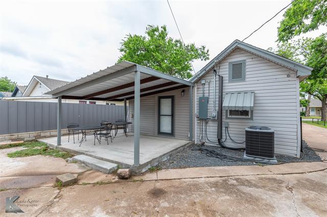 Building Photo - 890 Ross Ave