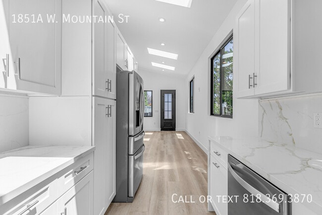 Building Photo - 1851 W Mountain St