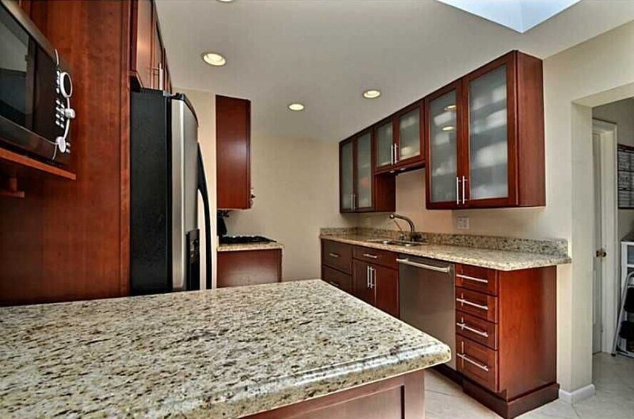 Building Photo - 2736 Whippoorwill Ln