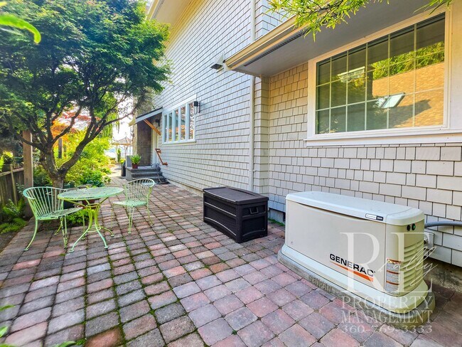 Building Photo - 14444 Sunrise Drive NE