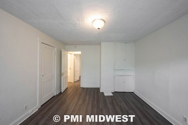 Building Photo - "Charming 3-Bedroom Home with Spacious Layout in Indianapolis!"