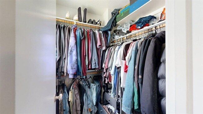 Building Photo - 2933 McLaren Dr