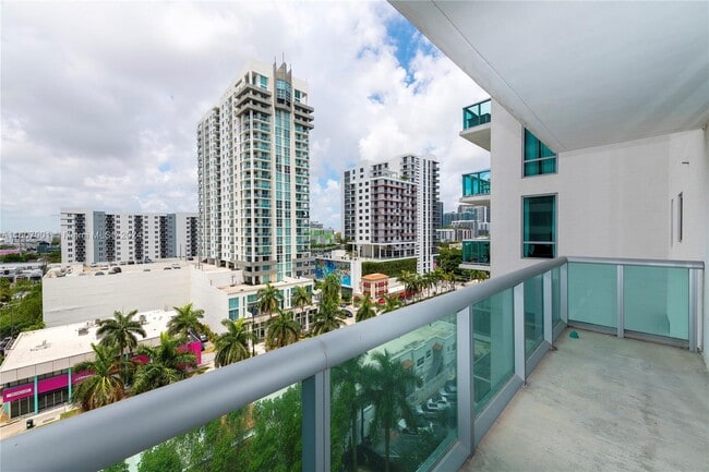 Building Photo - 333 NE 24th St