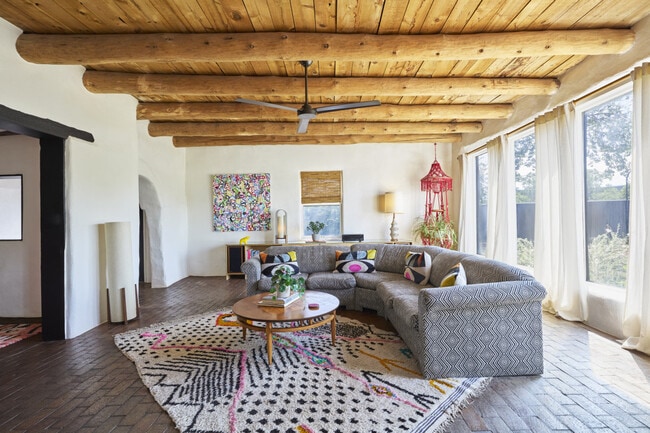 Primary Photo - 2861 Agua Fria St