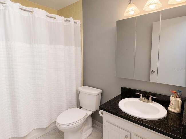 Building Photo - 1706 Belleair Forest Dr