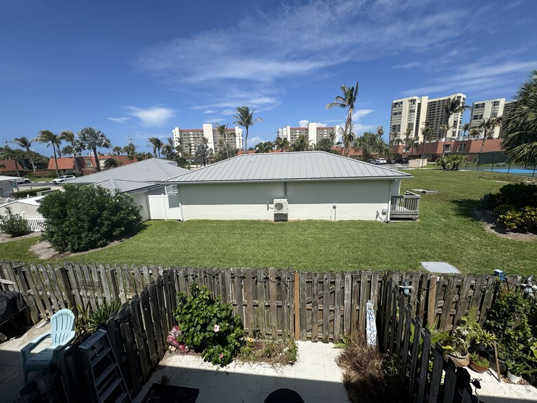 Building Photo - 9427 S Ocean Dr