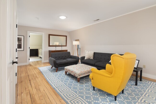 Building Photo - 31 Sharon Rd