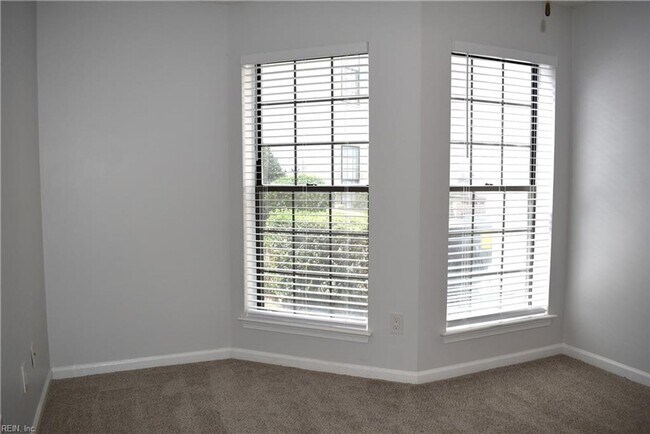 Building Photo - 413 Harbour Point