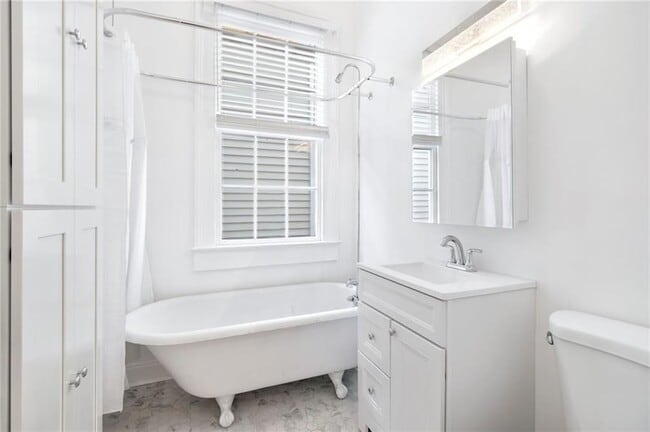 Building Photo - 1364 Constance St