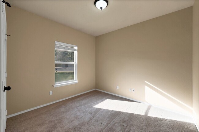 Building Photo - 1427 Piedmont Dr
