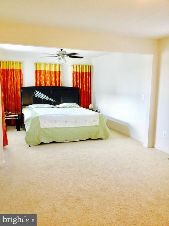 Building Photo - 42258 Castle Ridge Square