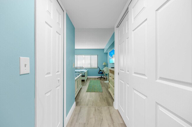 Building Photo - 39 Tulip Ave