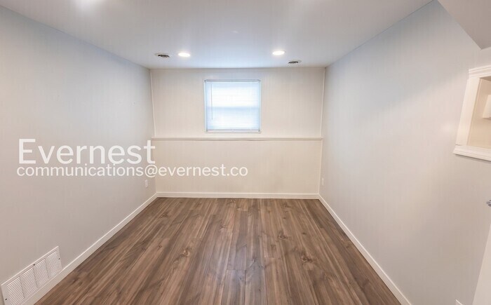 Building Photo - 2913 Chatsworth Way