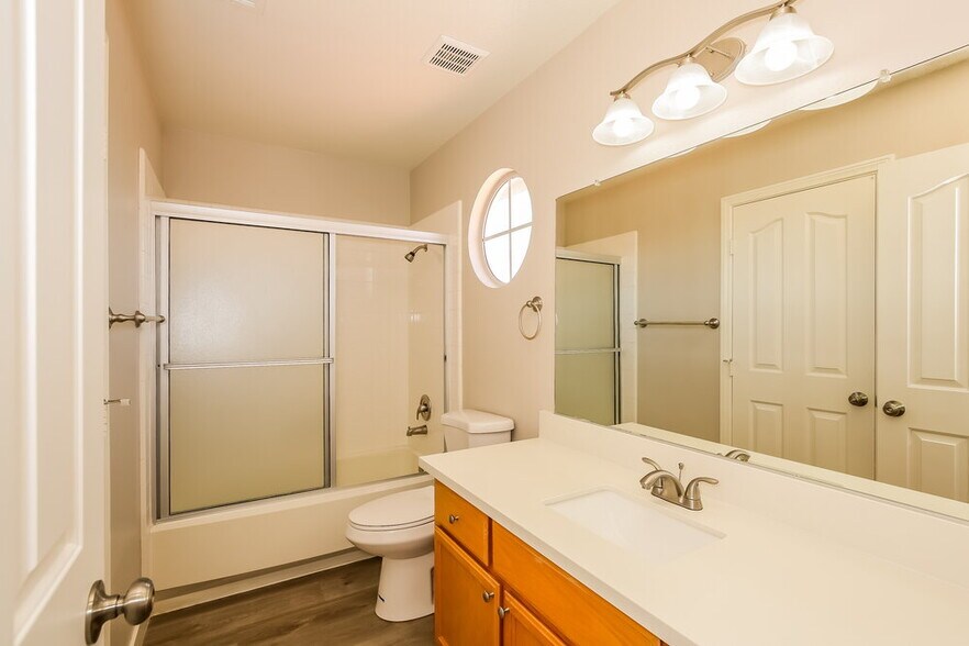 Building Photo - 5616 Red Bluff Dr