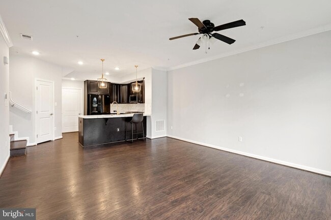 Building Photo - 5822 Oakdale Vlg Rd