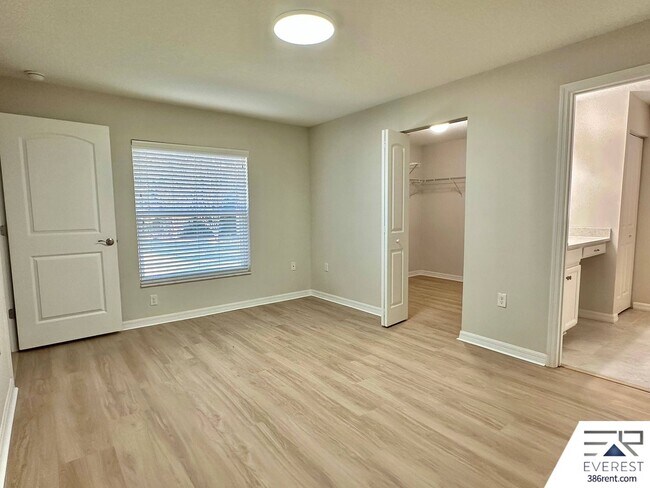 Building Photo - FULLY FENCED 4/3/2 IN DESIRABLE SEMINOLE WOODS