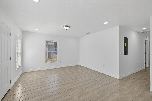 Building Photo - 3 Bed Home for Rent!