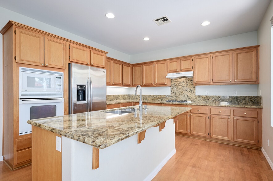 Kitchen - 1807 Alta Vista Pl