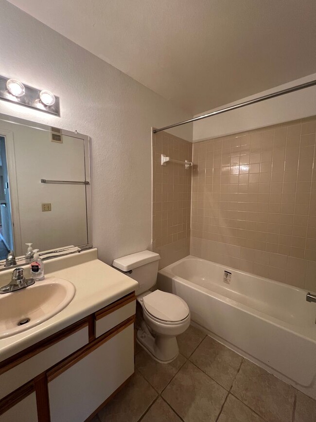 Building Photo - METRO WEST 2 BEDROOM 2 BATH CONDO FOR RENT...