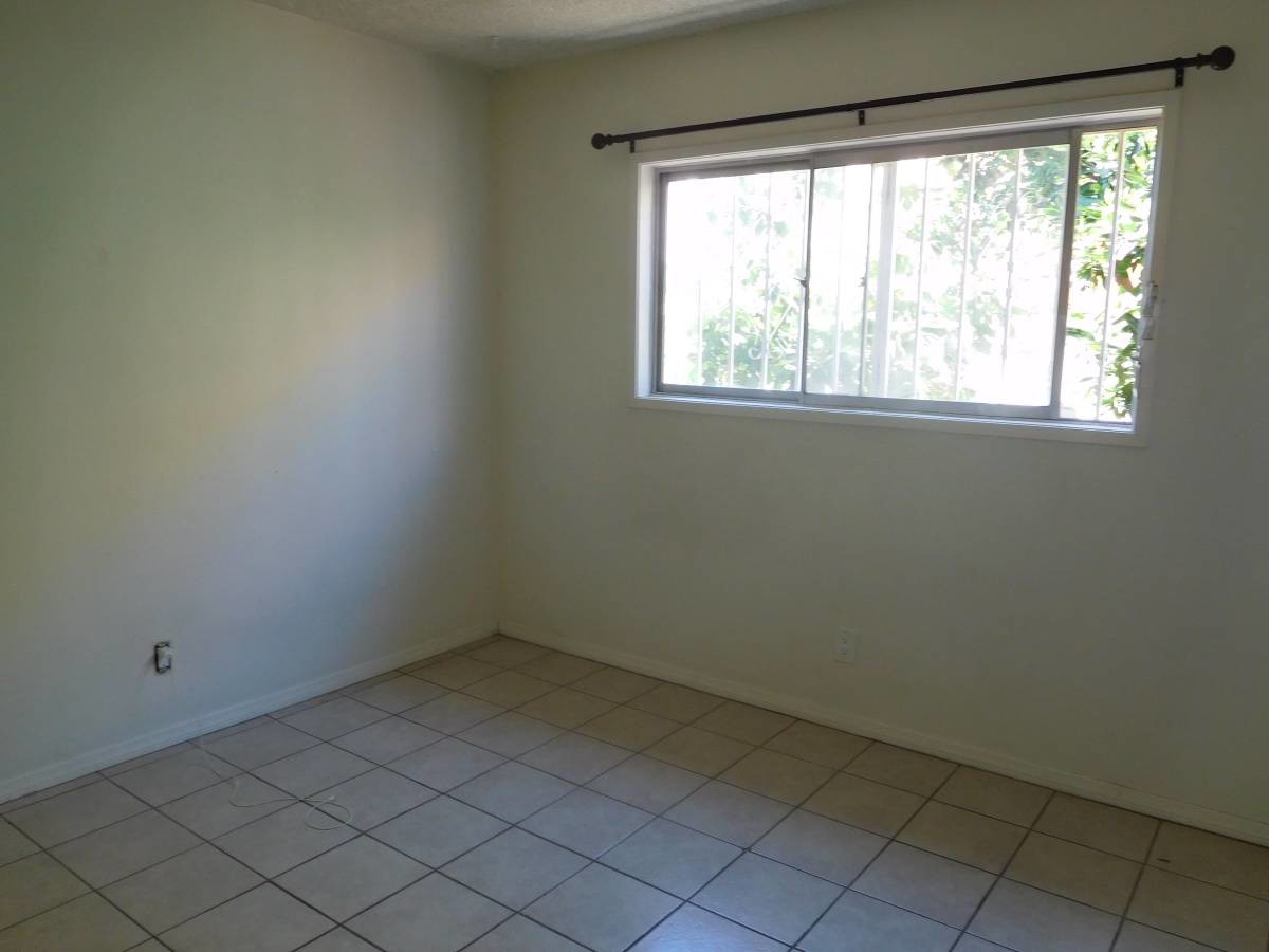 Building Photo - 455 W Elk Ave