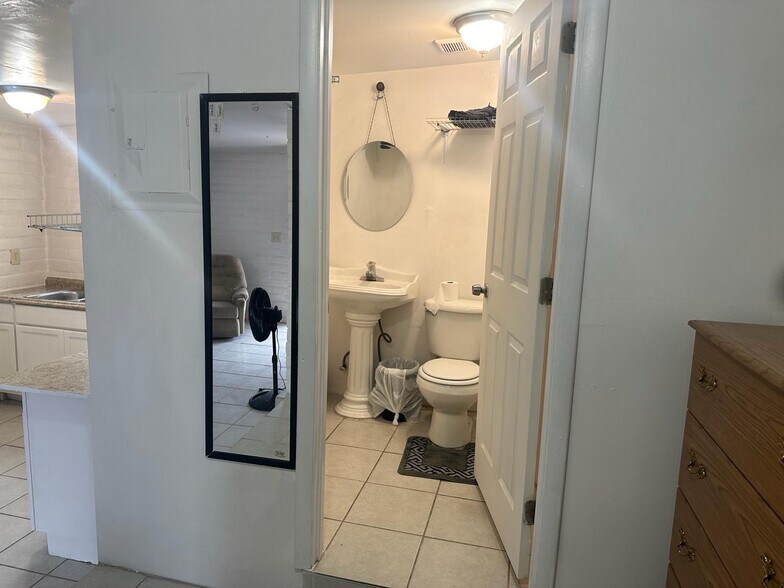 Primary Photo - 651 N Goodman St