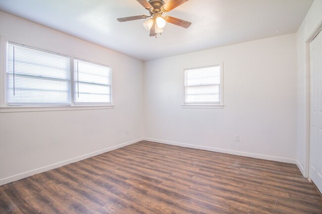 Building Photo - Central Lubbock  2 Bed 2 Bath Home