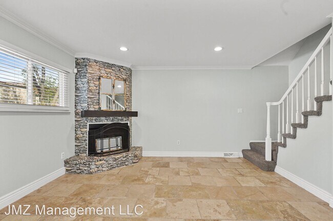 Building Photo - 3 br, 1 bath House - 1391 Rossdale