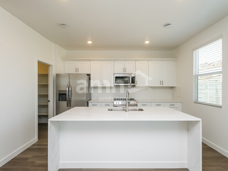 Building Photo - 20177 W Thomas Rd