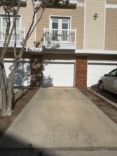 Building Photo - Luxurious 2 Bed/2 Bath Condo with Spectacu...