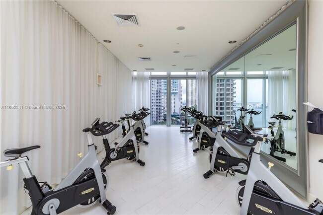 Building Photo - 465 Brickell Ave