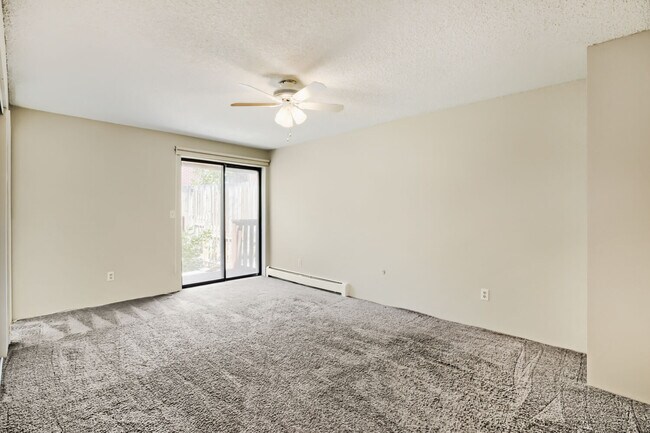 Building Photo - 709 20th St