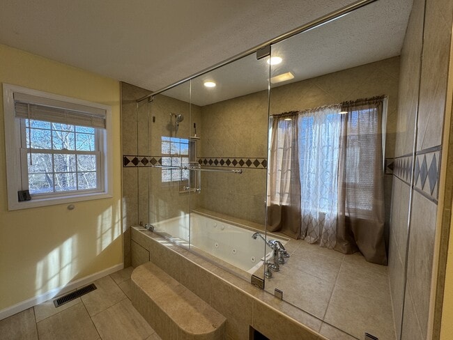 Building Photo - 126 Skiatook Way