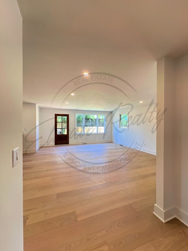 Building Photo - Modern Elegance in the Heart of Nashville ...