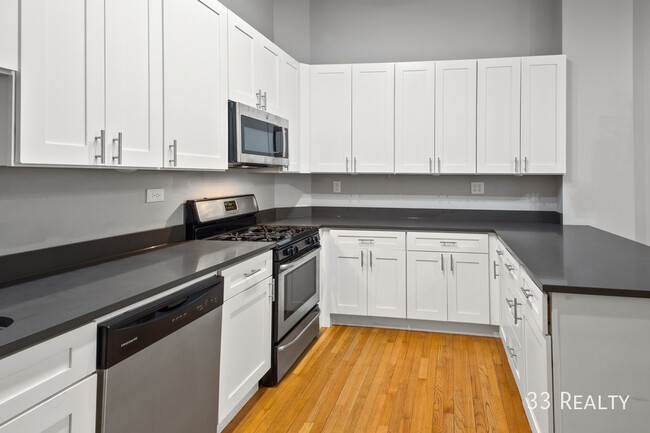 Primary Photo - 1282 N Milwaukee-3