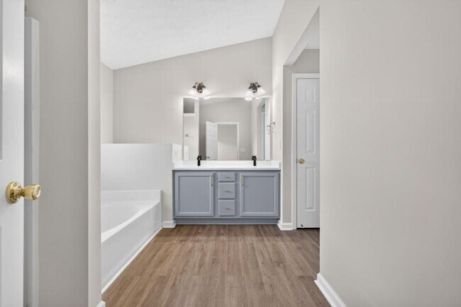 Building Photo - 4379 Annlette Dr NW