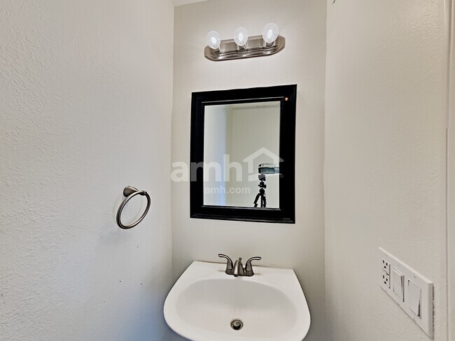 Building Photo - 12323 W Medlock Dr