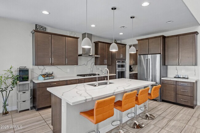 Building Photo - 2423 N Beverly Pl