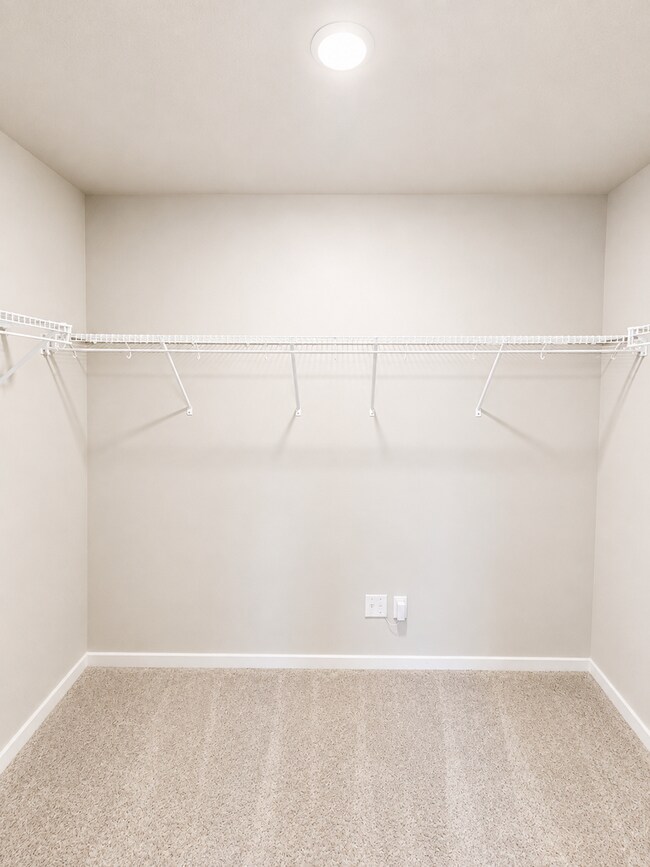 Building Photo - 18505 Alpine Way E