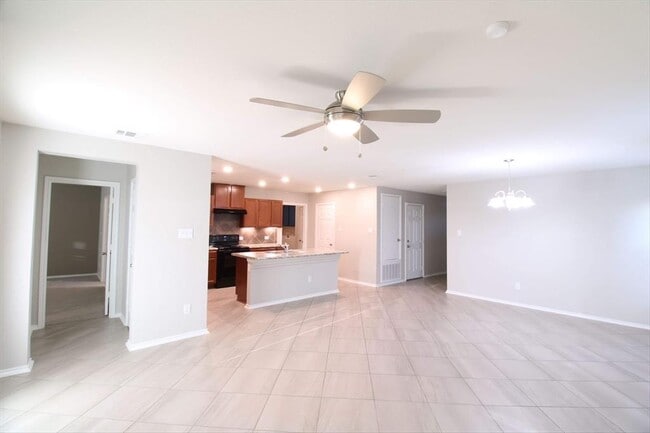 Building Photo - 102 Schuylerville Dr