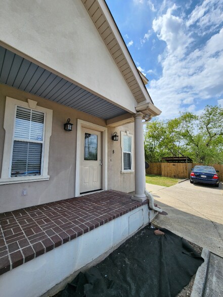 Building Photo - 4706 Pontchartrain Dr