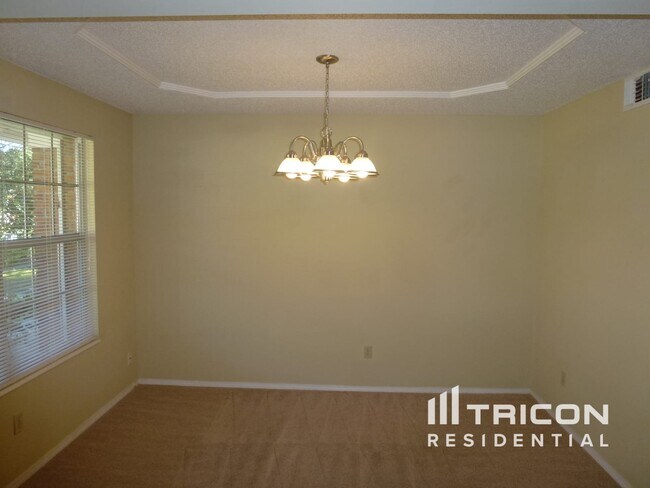 Building Photo - 1805 Alder Dr