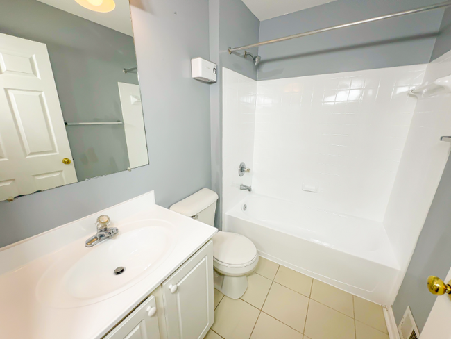Building Photo - 1632 Briarview Ct