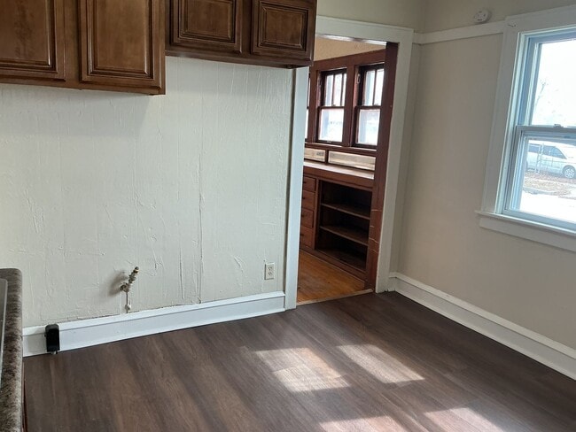 Building Photo - 4 bedroom single family home