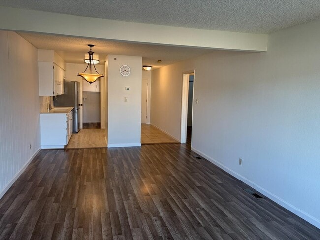 Building Photo - 2419 Greendale Dr