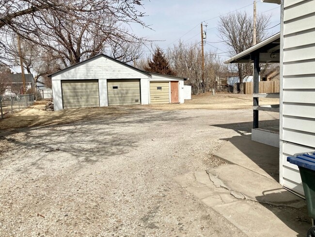 Building Photo - Single Family Home