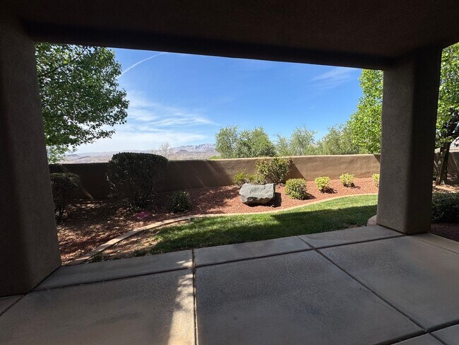 Building Photo - Highly Desirable Lakota Ridge!