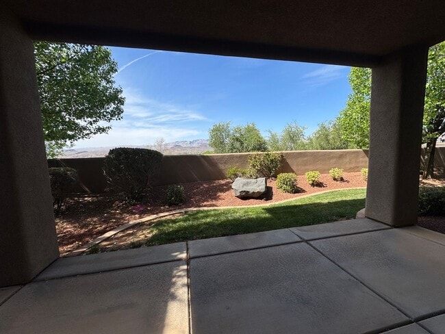 Building Photo - PRICE JUST REDUCED! Highly Desirable Lakota Ridge!