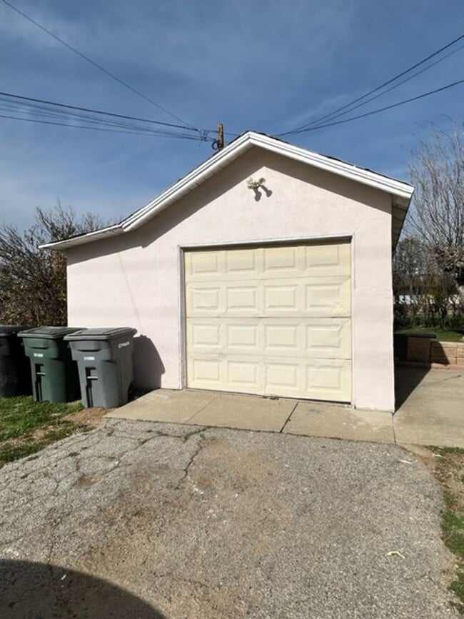 Building Photo - 278 W Ave L